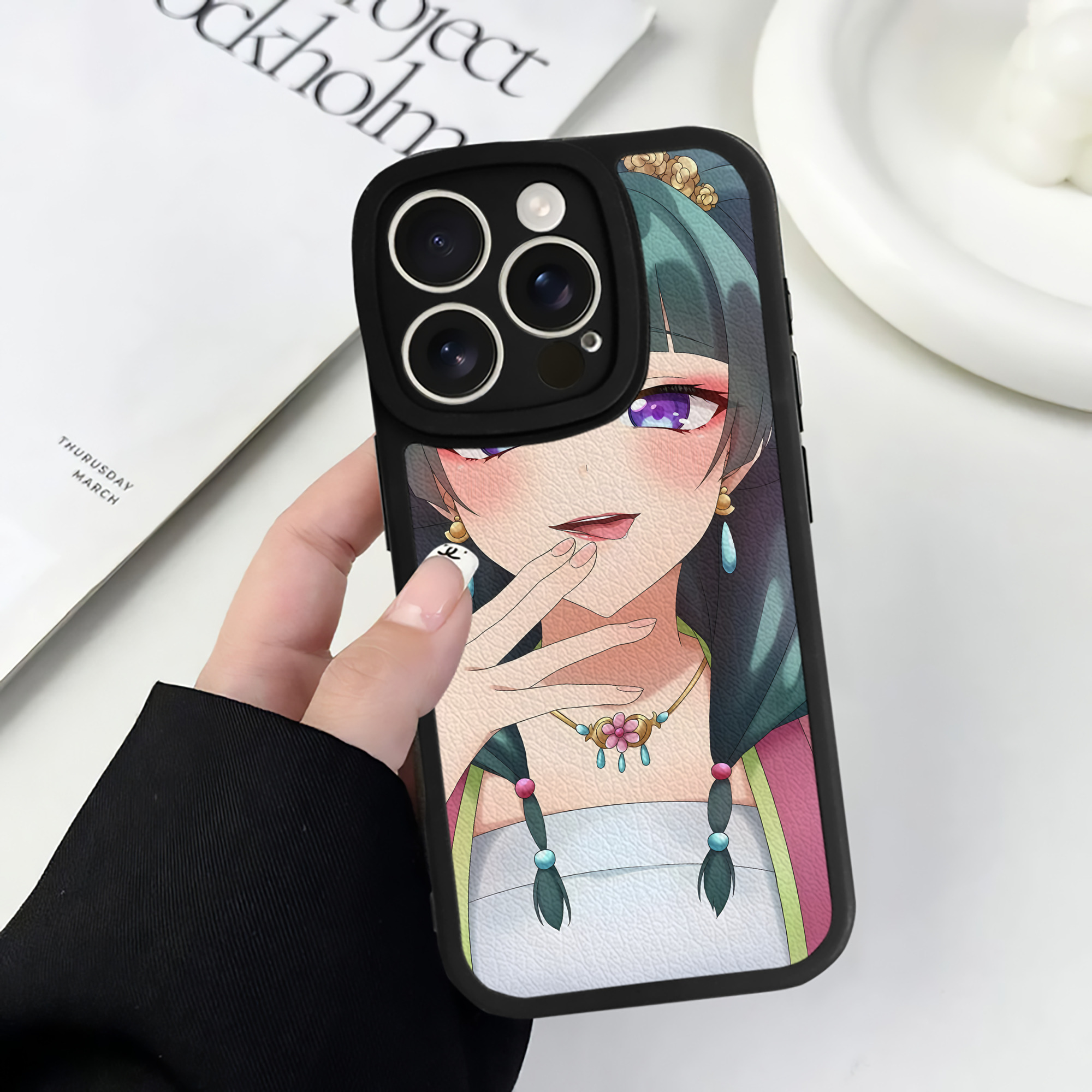 （画像用） 薬屋のひとりごと The Apothecary Diaries 【iPhone 16シリーズ対応】シリコンスマホケース（レザー調） 材質：シリコン